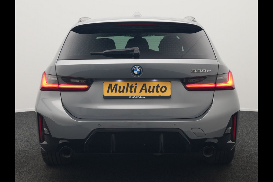BMW 3 Serie Touring 330e M Sport FACELIFT PHEV 293pk Dealer O.H. | Trekhaak Af Fabriek | Panodak | Harman / Kardon | Sfeerverlichting | Sportstoelen Verwarmd | Widescreen Navi | Apple Carplay | Blis | DAB | Plug In Hybrid |