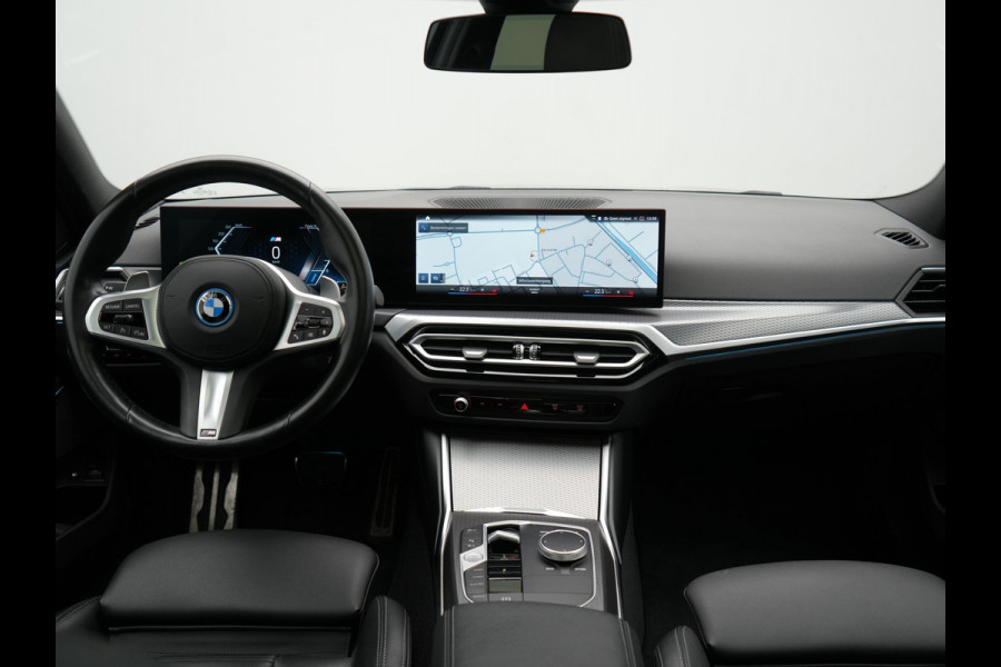 BMW 3 Serie Touring 330e M Sport FACELIFT PHEV 293pk Dealer O.H. | Trekhaak Af Fabriek | Panodak | Harman / Kardon | Sfeerverlichting | Sportstoelen Verwarmd | Widescreen Navi | Apple Carplay | Blis | DAB | Plug In Hybrid |