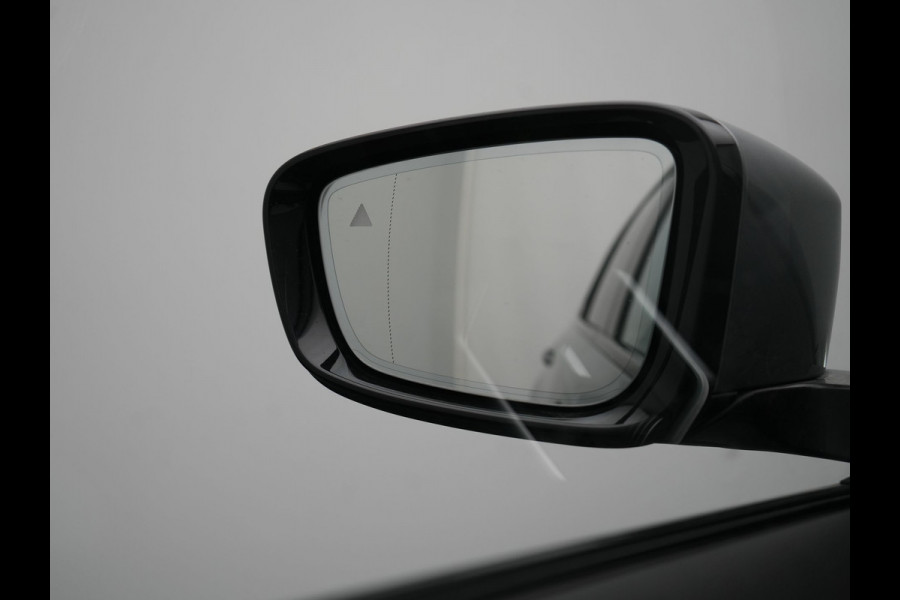 BMW 3 Serie Touring 330e M Sport FACELIFT PHEV 293pk Dealer O.H. | Trekhaak Af Fabriek | Panodak | Harman / Kardon | Sfeerverlichting | Sportstoelen Verwarmd | Widescreen Navi | Apple Carplay | Blis | DAB | Plug In Hybrid |