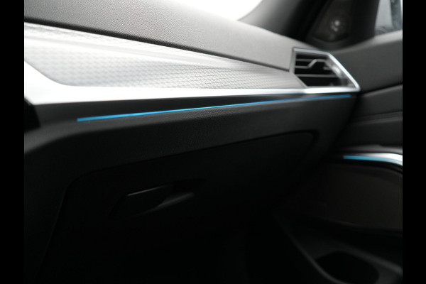 BMW 3 Serie Touring 330e M Sport FACELIFT PHEV 293pk Dealer O.H. | Trekhaak Af Fabriek | Panodak | Harman / Kardon | Sfeerverlichting | Sportstoelen Verwarmd | Widescreen Navi | Apple Carplay | Blis | DAB | Plug In Hybrid |
