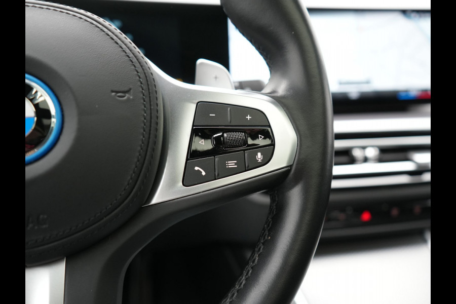 BMW 3 Serie Touring 330e M Sport FACELIFT PHEV 293pk Dealer O.H. | Trekhaak Af Fabriek | Panodak | Harman / Kardon | Sfeerverlichting | Sportstoelen Verwarmd | Widescreen Navi | Apple Carplay | Blis | DAB | Plug In Hybrid |