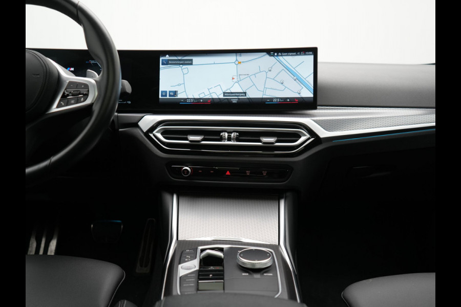 BMW 3 Serie Touring 330e M Sport FACELIFT PHEV 293pk Dealer O.H. | Trekhaak Af Fabriek | Panodak | Harman / Kardon | Sfeerverlichting | Sportstoelen Verwarmd | Widescreen Navi | Apple Carplay | Blis | DAB | Plug In Hybrid |