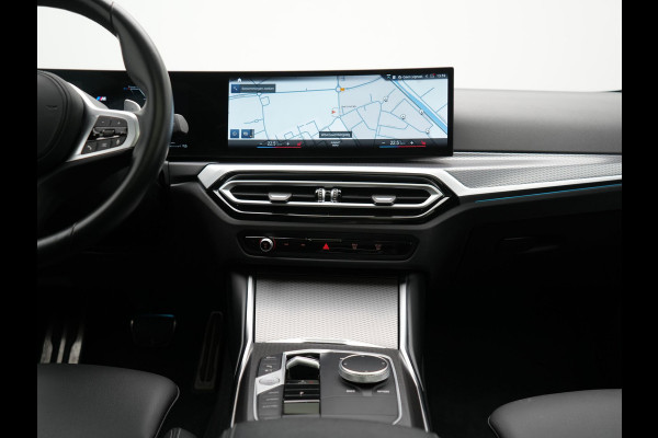 BMW 3 Serie Touring 330e M Sport FACELIFT PHEV 293pk Dealer O.H. | Trekhaak Af Fabriek | Panodak | Harman / Kardon | Sfeerverlichting | Sportstoelen Verwarmd | Widescreen Navi | Apple Carplay | Blis | DAB | Plug In Hybrid |