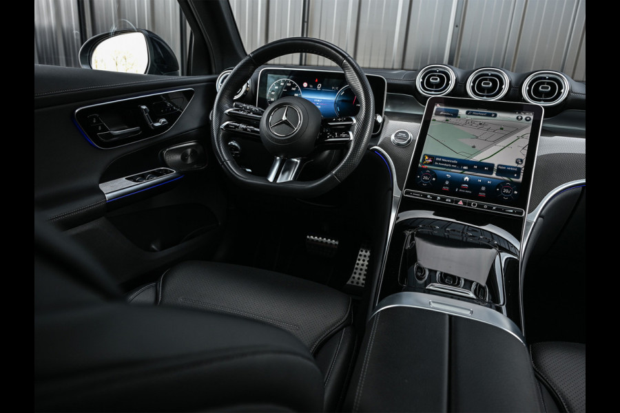 Mercedes-Benz GLC 300e 4MATIC AMG Line | Panoramadak | Burmester | Night pack | Head-up | 360 camera | Digital light | Keyless | Stoelverwarming | Ambiance interieur