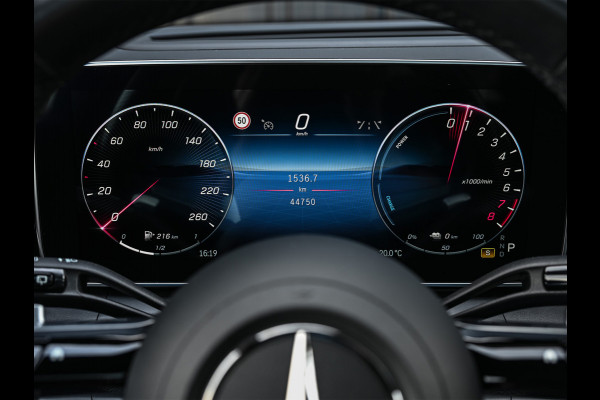 Mercedes-Benz GLC 300e 4MATIC AMG Line | Panoramadak | Burmester | Night pack | Head-up | 360 camera | Digital light | Keyless | Stoelverwarming | Ambiance interieur