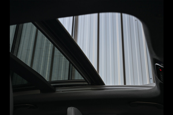 Mercedes-Benz GLC 300e 4MATIC AMG Line | Panoramadak | Burmester | Night pack | Head-up | 360 camera | Digital light | Keyless | Stoelverwarming | Ambiance interieur