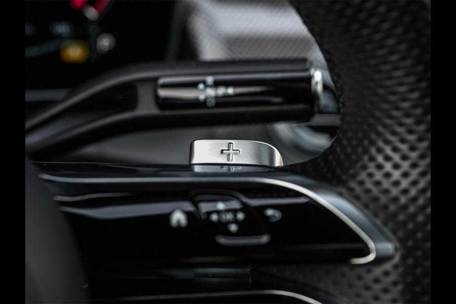 Mercedes-Benz GLC 300e 4MATIC AMG Line | Panoramadak | Burmester | Night pack | Head-up | 360 camera | Digital light | Keyless | Stoelverwarming | Ambiance interieur