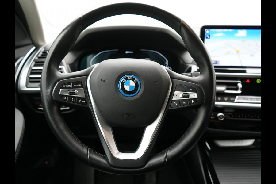 BMW X3 xDrive30e X Line FACELIFT PHEV 293pk Dealer O.H. | 360 Camera | Sportstoelen Verwarmd | Apple Carplay | Hifi Audio | Virtual Cockpit | Navigatie | Cruise Control | DAB | LED Koplampen | 18"L.M | Plug In Hybrid |