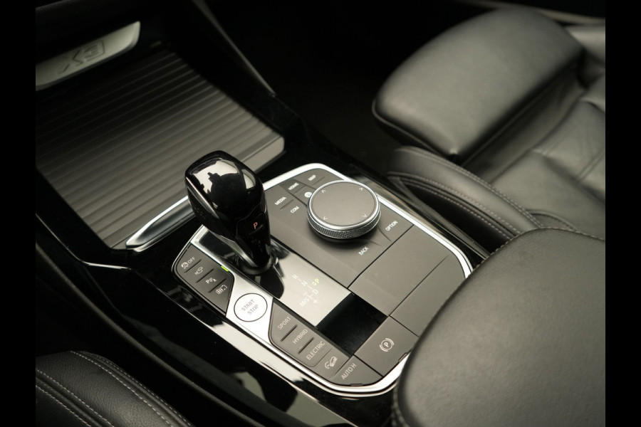 BMW X3 xDrive30e X Line FACELIFT PHEV 293pk Dealer O.H. | 360 Camera | Sportstoelen Verwarmd | Apple Carplay | Hifi Audio | Virtual Cockpit | Navigatie | Cruise Control | DAB | LED Koplampen | 18"L.M | Plug In Hybrid |