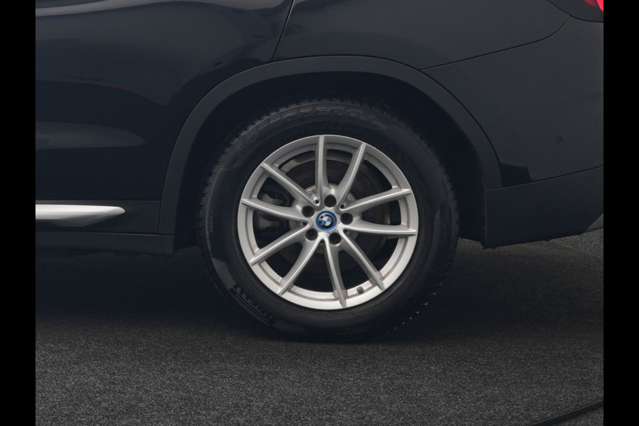 BMW X3 xDrive30e X Line FACELIFT PHEV 293pk Dealer O.H. | 360 Camera | Sportstoelen Verwarmd | Apple Carplay | Hifi Audio | Virtual Cockpit | Navigatie | Cruise Control | DAB | LED Koplampen | 18"L.M | Plug In Hybrid |