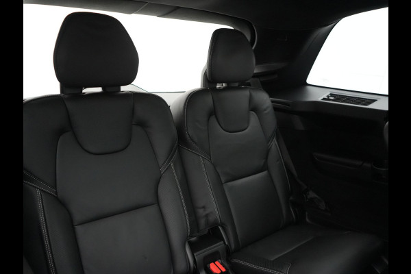 Volvo XC90 T8 Recharge AWD Plus Dark 7 Persoons LONG RANGE PHEV 455pk Dealer O.H. | Trekhaak Af Fabriek | Panodak | Adaptive Cruise | Camera | Harman / Kardon | Lederen Sportstoelen Memory & Verwarmd | Google Assistent | Stuur Verwarmd | Keyless | Blis | 22"L.M | Plug In H
