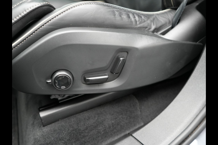 Volvo XC90 T8 Recharge AWD Plus Dark 7 Persoons LONG RANGE PHEV 455pk Dealer O.H. | Trekhaak Af Fabriek | Panodak | Adaptive Cruise | Camera | Harman / Kardon | Lederen Sportstoelen Memory & Verwarmd | Google Assistent | Stuur Verwarmd | Keyless | Blis | 22"L.M | Plug In H