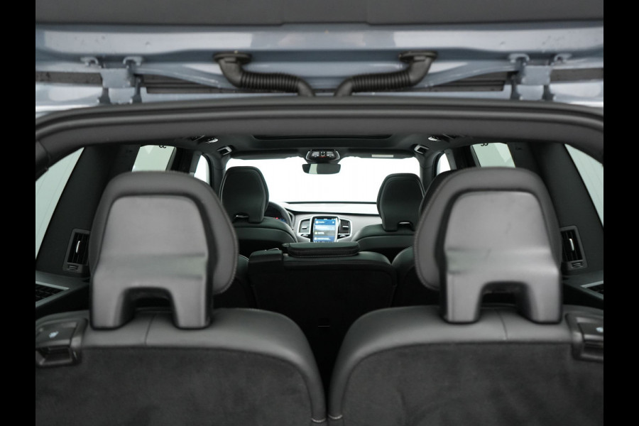 Volvo XC90 T8 Recharge AWD Plus Dark 7 Persoons LONG RANGE PHEV 455pk Dealer O.H. | Trekhaak Af Fabriek | Panodak | Adaptive Cruise | Camera | Harman / Kardon | Lederen Sportstoelen Memory & Verwarmd | Google Assistent | Stuur Verwarmd | Keyless | Blis | 22"L.M | Plug In H