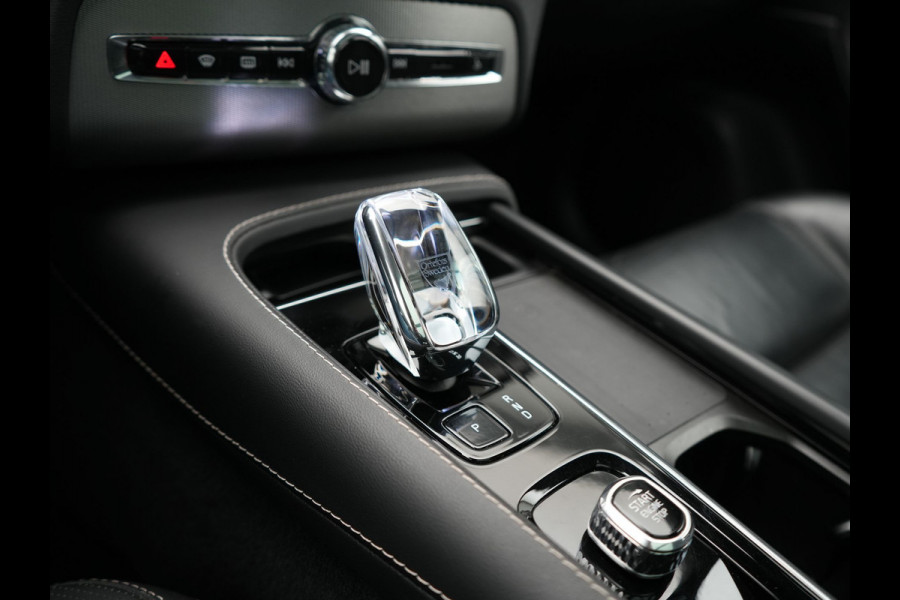 Volvo XC90 T8 Recharge AWD Plus Dark 7 Persoons LONG RANGE PHEV 455pk Dealer O.H. | Trekhaak Af Fabriek | Panodak | Adaptive Cruise | Camera | Harman / Kardon | Lederen Sportstoelen Memory & Verwarmd | Google Assistent | Stuur Verwarmd | Keyless | Blis | 22"L.M | Plug In H