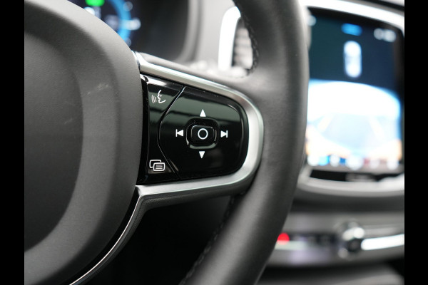 Volvo XC90 T8 Recharge AWD Plus Dark 7 Persoons LONG RANGE PHEV 455pk Dealer O.H. | Trekhaak Af Fabriek | Panodak | Adaptive Cruise | Camera | Harman / Kardon | Lederen Sportstoelen Memory & Verwarmd | Google Assistent | Stuur Verwarmd | Keyless | Blis | 22"L.M | Plug In H