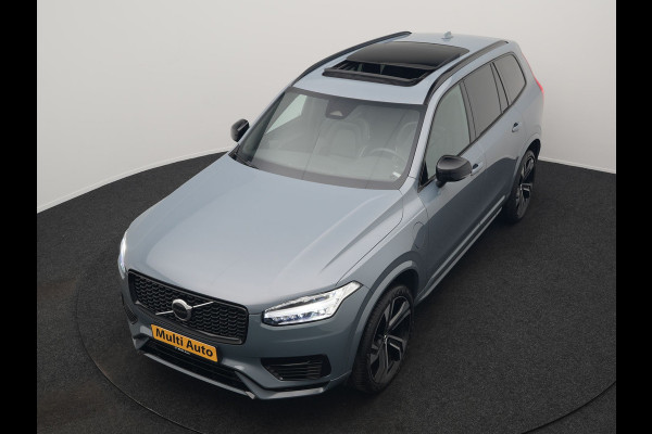 Volvo XC90 T8 Recharge AWD Plus Dark 7 Persoons LONG RANGE PHEV 455pk Dealer O.H. | Trekhaak Af Fabriek | Panodak | Adaptive Cruise | Camera | Harman / Kardon | Lederen Sportstoelen Memory & Verwarmd | Google Assistent | Stuur Verwarmd | Keyless | Blis | 22"L.M | Plug In H