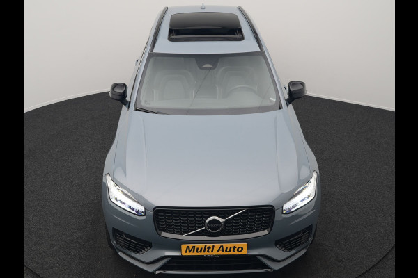 Volvo XC90 T8 Recharge AWD Plus Dark 7 Persoons LONG RANGE PHEV 455pk Dealer O.H. | Trekhaak Af Fabriek | Panodak | Adaptive Cruise | Camera | Harman / Kardon | Lederen Sportstoelen Memory & Verwarmd | Google Assistent | Stuur Verwarmd | Keyless | Blis | 22"L.M | Plug In H