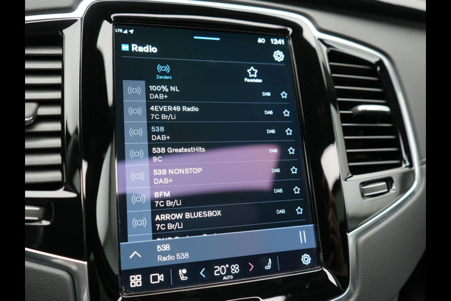 Volvo XC90 T8 Recharge AWD Plus Dark 7 Persoons LONG RANGE PHEV 455pk Dealer O.H. | Trekhaak Af Fabriek | Panodak | Adaptive Cruise | Camera | Harman / Kardon | Lederen Sportstoelen Memory & Verwarmd | Google Assistent | Stuur Verwarmd | Keyless | Blis | 22"L.M | Plug In H