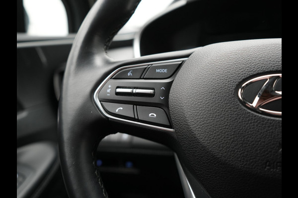 Hyundai Santa Fe 1.6 T-GDI Comfort Smart Sky PHEV 266pk Dealer O.H. | Trekhaak Afn. | Panodak | Adaptive Cruise | Camera | Krell Audio | Lederen Sportstoelen Verwarmd | Apple Carplay | Keyless | Blis | Stuur Verwarmd | Navigatie | DAB | Plug In Hybrid