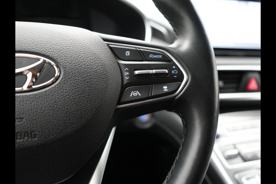 Hyundai Santa Fe 1.6 T-GDI Comfort Smart Sky PHEV 266pk Dealer O.H. | Trekhaak Afn. | Panodak | Adaptive Cruise | Camera | Krell Audio | Lederen Sportstoelen Verwarmd | Apple Carplay | Keyless | Blis | Stuur Verwarmd | Navigatie | DAB | Plug In Hybrid