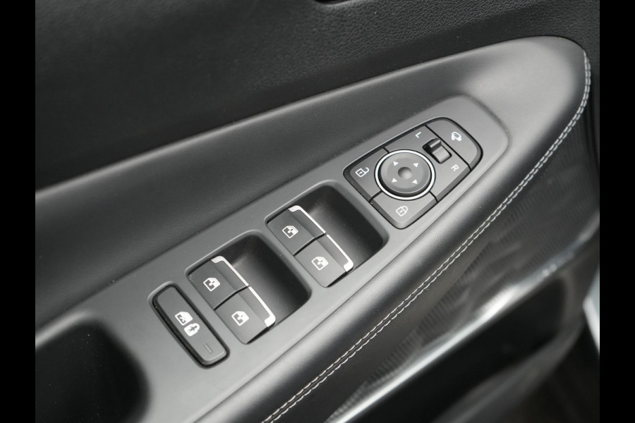 Hyundai Santa Fe 1.6 T-GDI Comfort Smart Sky PHEV 266pk Dealer O.H. | Trekhaak Afn. | Panodak | Adaptive Cruise | Camera | Krell Audio | Lederen Sportstoelen Verwarmd | Apple Carplay | Keyless | Blis | Stuur Verwarmd | Navigatie | DAB | Plug In Hybrid