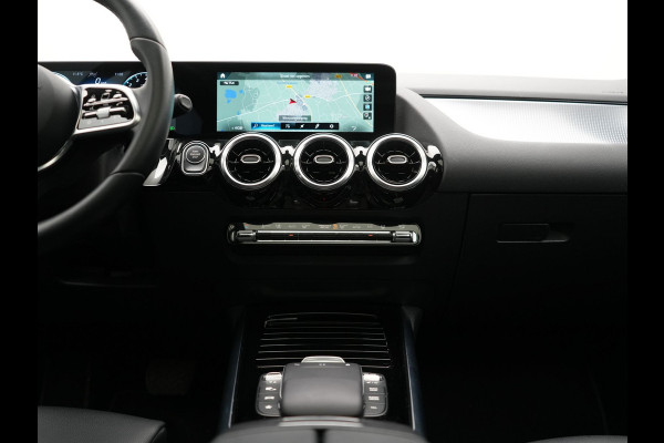 Mercedes-Benz B-Klasse 250 e Progressive PHEV 218pk Dealer O.H. | Panodak | Camera | Sportstoelen Verwarmd | Widescreen Navi | Blis | Apple Carplay | Navigatie | DAB | Plug In Hybrid