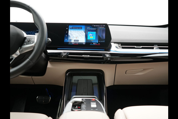 BMW X1 sDrive20i M Sport 156pk Dealer O.H. | Panodak | Lederen Sportstoelen Verwarmd | Adaptive M Onderstel | Widescreen Navi | Camera | Keyless | Adaptive LED | Sfeerverlichting | Apple Carplay | Navigatie | DAB |