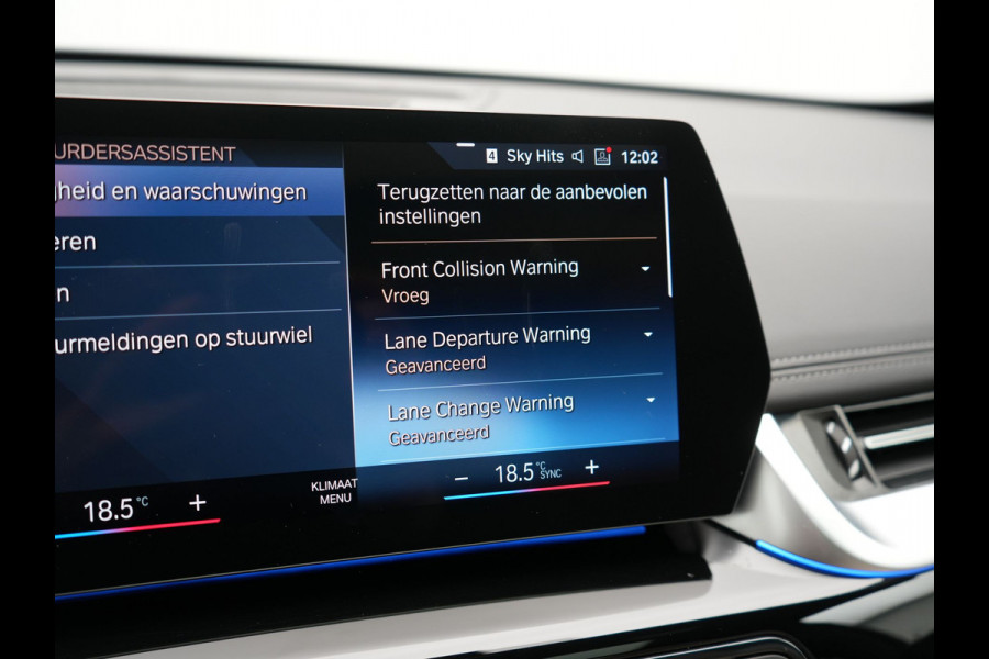 BMW X1 sDrive20i M Sport 156pk Dealer O.H. | Panodak | Lederen Sportstoelen Verwarmd | Adaptive M Onderstel | Widescreen Navi | Camera | Keyless | Adaptive LED | Sfeerverlichting | Apple Carplay | Navigatie | DAB |