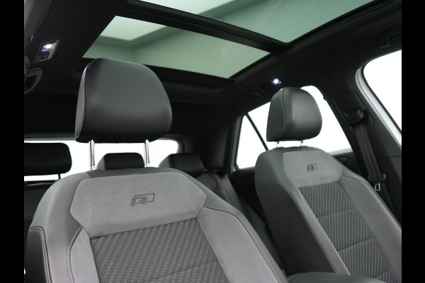 Volkswagen T-Roc 1.5 TSI R-Line 150pk Dealer O.H. | Trekhaak Afn. | Panodak | Adaptive Cruise | Camera | Sportstoelen Verwarmd | Keyless | Apple Carplay | Blis | LED Koplampen | Navigatie | DAB |