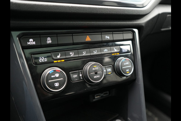 Volkswagen T-Roc 1.5 TSI R-Line 150pk Dealer O.H. | Trekhaak Afn. | Panodak | Adaptive Cruise | Camera | Sportstoelen Verwarmd | Keyless | Apple Carplay | Blis | LED Koplampen | Navigatie | DAB |