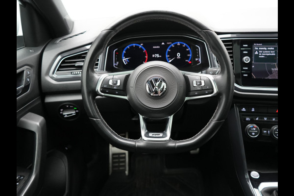 Volkswagen T-Roc 1.5 TSI R-Line 150pk Dealer O.H. | Trekhaak Afn. | Panodak | Adaptive Cruise | Camera | Sportstoelen Verwarmd | Keyless | Apple Carplay | Blis | LED Koplampen | Navigatie | DAB |