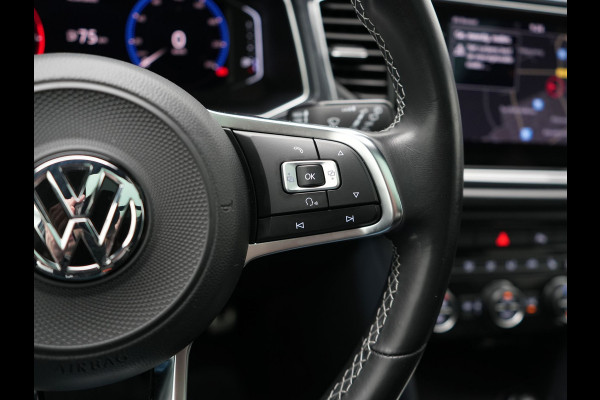 Volkswagen T-Roc 1.5 TSI R-Line 150pk Dealer O.H. | Trekhaak Afn. | Panodak | Adaptive Cruise | Camera | Sportstoelen Verwarmd | Keyless | Apple Carplay | Blis | LED Koplampen | Navigatie | DAB |