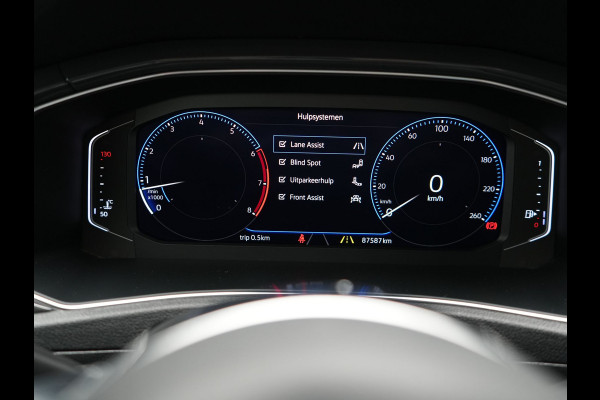 Volkswagen T-Roc 1.5 TSI R-Line 150pk Dealer O.H. | Trekhaak Afn. | Panodak | Adaptive Cruise | Camera | Sportstoelen Verwarmd | Keyless | Apple Carplay | Blis | LED Koplampen | Navigatie | DAB |