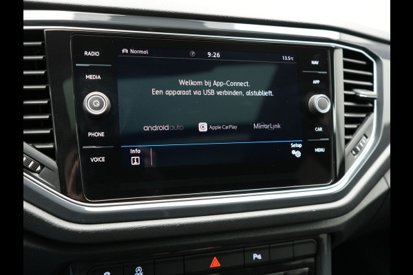 Volkswagen T-Roc 1.5 TSI R-Line 150pk Dealer O.H. | Trekhaak Afn. | Panodak | Adaptive Cruise | Camera | Sportstoelen Verwarmd | Keyless | Apple Carplay | Blis | LED Koplampen | Navigatie | DAB |