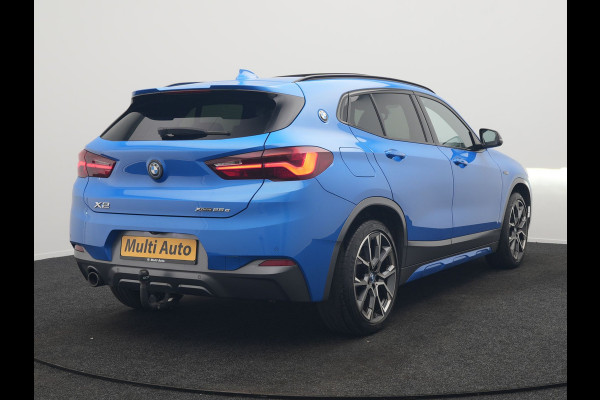 BMW X2 xDrive25e M Sport PHEV 220pk Dealer O.H. | Trekhaak Afn. | Panodak | Adaptive Cruise | Head Up | Camera | Harman / Kardon | Lederen Competition Stoelen Memory & Verwarmd | Keyless | 19"L.M | Sfeerverlichting | Navigatie | DAB | Plug