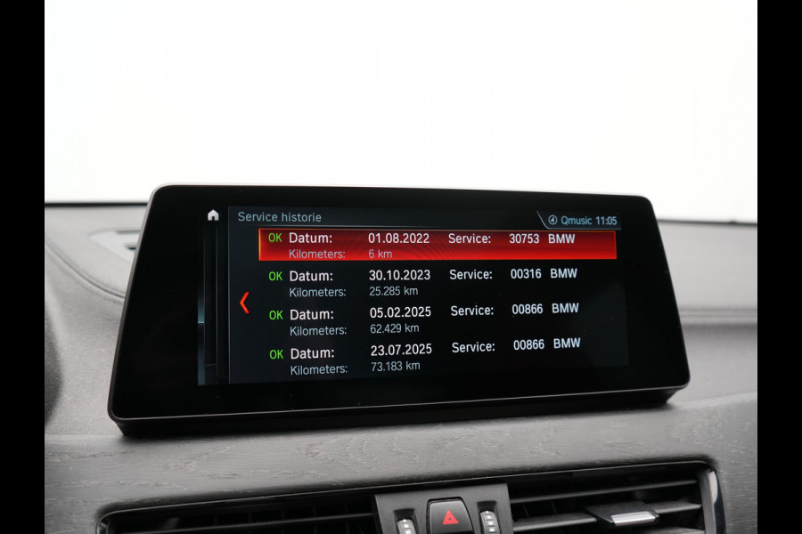 BMW X2 xDrive25e M Sport PHEV 220pk Dealer O.H. | Trekhaak Afn. | Panodak | Adaptive Cruise | Head Up | Camera | Harman / Kardon | Lederen Competition Stoelen Memory & Verwarmd | Keyless | 19"L.M | Sfeerverlichting | Navigatie | DAB | Plug