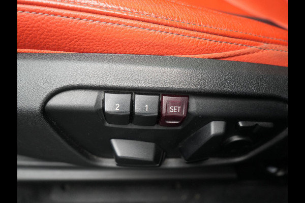 BMW X2 xDrive25e M Sport PHEV 220pk Dealer O.H. | Trekhaak Afn. | Panodak | Adaptive Cruise | Head Up | Camera | Harman / Kardon | Lederen Competition Stoelen Memory & Verwarmd | Keyless | 19"L.M | Sfeerverlichting | Navigatie | DAB | Plug