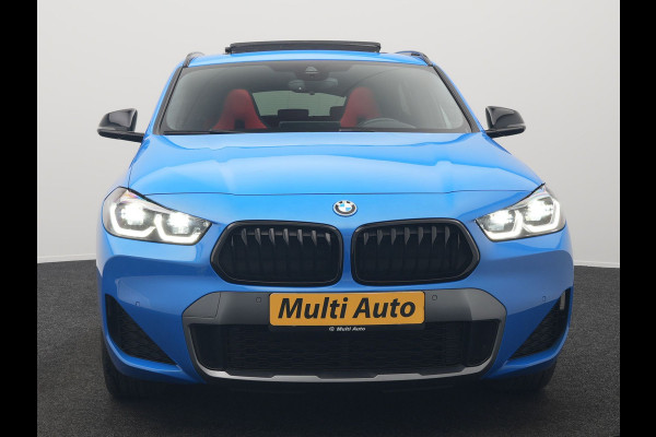 BMW X2 xDrive25e M Sport PHEV 220pk Dealer O.H. | Trekhaak Afn. | Panodak | Adaptive Cruise | Head Up | Camera | Harman / Kardon | Lederen Competition Stoelen Memory & Verwarmd | Keyless | 19"L.M | Sfeerverlichting | Navigatie | DAB | Plug