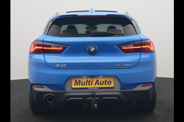BMW X2 xDrive25e M Sport PHEV 220pk Dealer O.H. | Trekhaak Afn. | Panodak | Adaptive Cruise | Head Up | Camera | Harman / Kardon | Lederen Competition Stoelen Memory & Verwarmd | Keyless | 19"L.M | Sfeerverlichting | Navigatie | DAB | Plug
