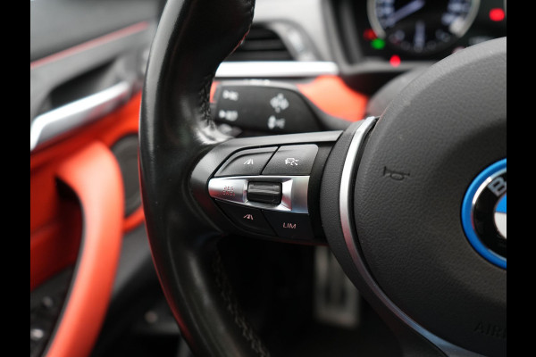 BMW X2 xDrive25e M Sport PHEV 220pk Dealer O.H. | Trekhaak Afn. | Panodak | Adaptive Cruise | Head Up | Camera | Harman / Kardon | Lederen Competition Stoelen Memory & Verwarmd | Keyless | 19"L.M | Sfeerverlichting | Navigatie | DAB | Plug