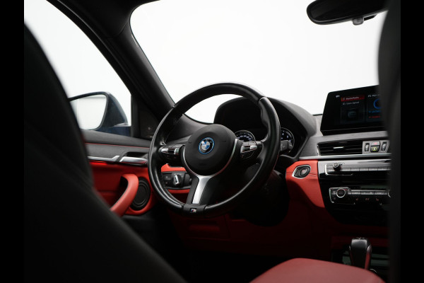 BMW X2 xDrive25e M Sport PHEV 220pk Dealer O.H. | Trekhaak Afn. | Panodak | Adaptive Cruise | Head Up | Camera | Harman / Kardon | Lederen Competition Stoelen Memory & Verwarmd | Keyless | 19"L.M | Sfeerverlichting | Navigatie | DAB | Plug