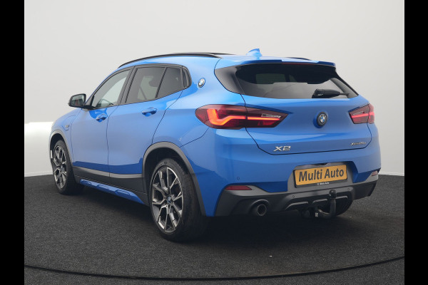 BMW X2 xDrive25e M Sport PHEV 220pk Dealer O.H. | Trekhaak Afn. | Panodak | Adaptive Cruise | Head Up | Camera | Harman / Kardon | Lederen Competition Stoelen Memory & Verwarmd | Keyless | 19"L.M | Sfeerverlichting | Navigatie | DAB | Plug