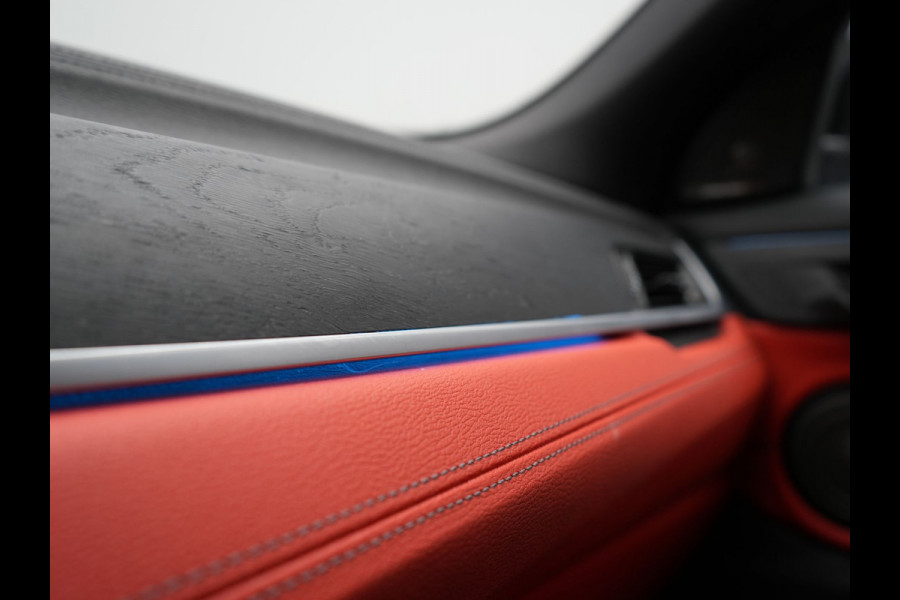 BMW X2 xDrive25e M Sport PHEV 220pk Dealer O.H. | Trekhaak Afn. | Panodak | Adaptive Cruise | Head Up | Camera | Harman / Kardon | Lederen Competition Stoelen Memory & Verwarmd | Keyless | 19"L.M | Sfeerverlichting | Navigatie | DAB | Plug