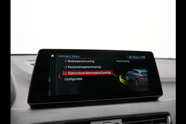 BMW X2 xDrive25e M Sport PHEV 220pk Dealer O.H. | Trekhaak Afn. | Panodak | Adaptive Cruise | Head Up | Camera | Harman / Kardon | Lederen Competition Stoelen Memory & Verwarmd | Keyless | 19"L.M | Sfeerverlichting | Navigatie | DAB | Plug