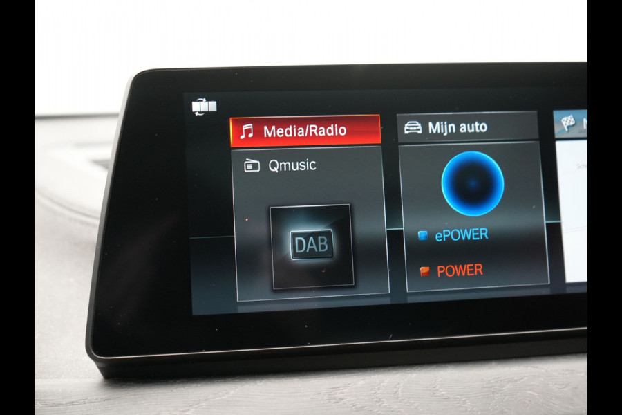 BMW X2 xDrive25e M Sport PHEV 220pk Dealer O.H. | Trekhaak Afn. | Panodak | Adaptive Cruise | Head Up | Camera | Harman / Kardon | Lederen Competition Stoelen Memory & Verwarmd | Keyless | 19"L.M | Sfeerverlichting | Navigatie | DAB | Plug