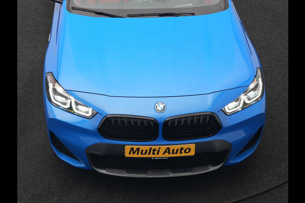 BMW X2 xDrive25e M Sport PHEV 220pk Dealer O.H. | Trekhaak Afn. | Panodak | Adaptive Cruise | Head Up | Camera | Harman / Kardon | Lederen Competition Stoelen Memory & Verwarmd | Keyless | 19"L.M | Sfeerverlichting | Navigatie | DAB | Plug