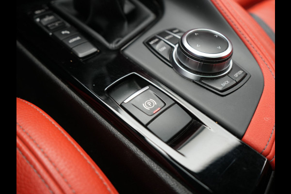 BMW X2 xDrive25e M Sport PHEV 220pk Dealer O.H. | Trekhaak Afn. | Panodak | Adaptive Cruise | Head Up | Camera | Harman / Kardon | Lederen Competition Stoelen Memory & Verwarmd | Keyless | 19"L.M | Sfeerverlichting | Navigatie | DAB | Plug