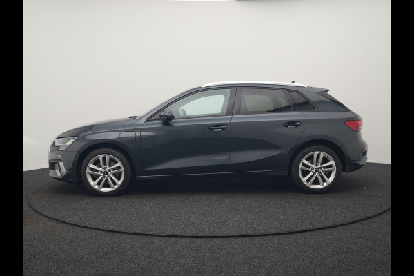Audi A3 Sportback 40 TFSI e Advanced edition PHEV 204pk Dealer O.H. | Camera | Keyless | Elektr. Verst. Sportstoel Verwarmd | Sfeerverlichting | Apple Carplay | LED Koplampen | Virtual | Navigatie | DAB | Plug In Hybrid