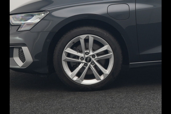 Audi A3 Sportback 40 TFSI e Advanced edition PHEV 204pk Dealer O.H. | Camera | Keyless | Elektr. Verst. Sportstoel Verwarmd | Sfeerverlichting | Apple Carplay | LED Koplampen | Virtual | Navigatie | DAB | Plug In Hybrid