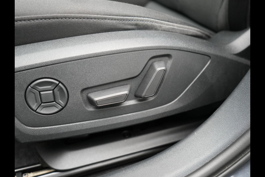 Audi A3 Sportback 40 TFSI e Advanced edition PHEV 204pk Dealer O.H. | Camera | Keyless | Elektr. Verst. Sportstoel Verwarmd | Sfeerverlichting | Apple Carplay | LED Koplampen | Virtual | Navigatie | DAB | Plug In Hybrid